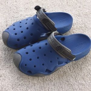 Crocs men’s athletic size 11 with Velcro scraps